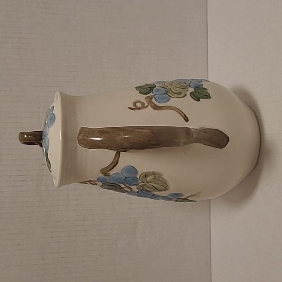 Vintage Metlox Poppytrail Teapot with Blue Grapes - Picture 5 of 16